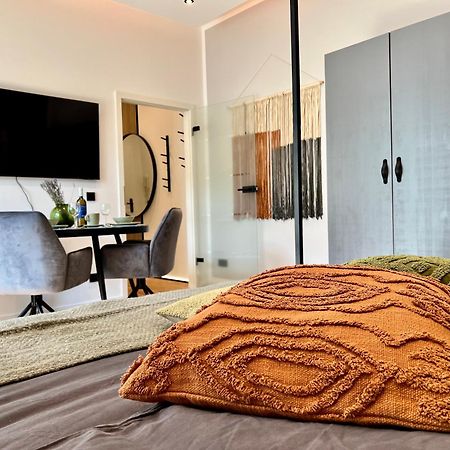 Edler Wohnraum Luxurioeses Studio Im Zentrum Mit Balkon, Kaffeevollautomat, Klima & Parkplatz Zwickau Luaran gambar