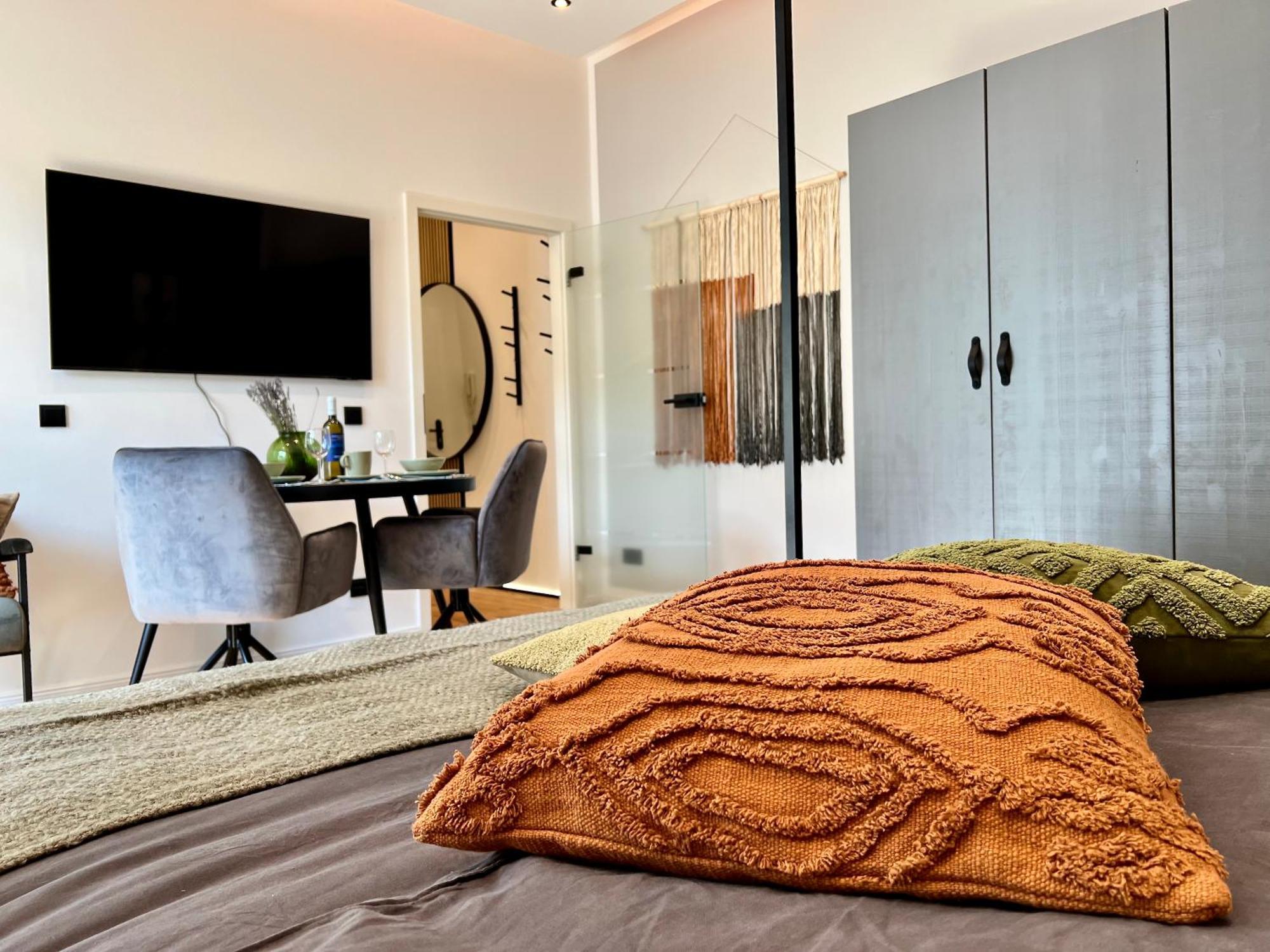 Edler Wohnraum Luxurioeses Studio Im Zentrum Mit Balkon, Kaffeevollautomat, Klima & Parkplatz Zwickau Luaran gambar