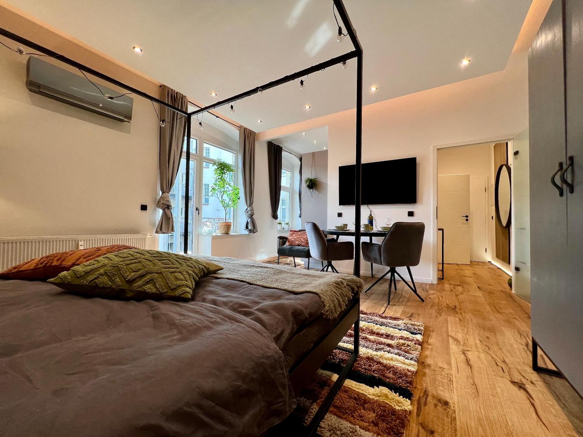 Edler Wohnraum Luxurioeses Studio Im Zentrum Mit Balkon, Kaffeevollautomat, Klima & Parkplatz Zwickau Luaran gambar