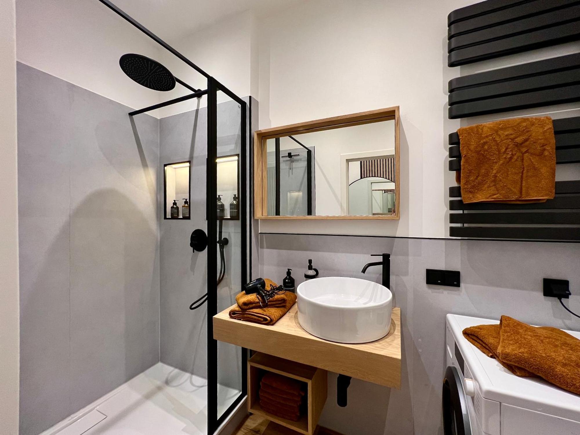 Edler Wohnraum Luxurioeses Studio Im Zentrum Mit Balkon, Kaffeevollautomat, Klima & Parkplatz Zwickau Luaran gambar